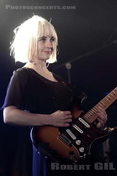 THE JOY FORMIDABLE - 2011-06-24 - PARIS - Hippodrome de Longchamp - Rhiannon Bryan